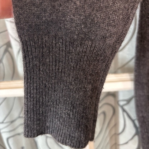 Only Mine M Grey Cashmere V Neck Sweater - Picture 5 of 9